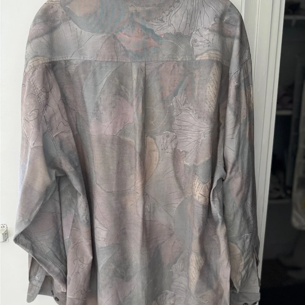 Abstract Patterned Button-Up Shirt - Picture 3 of 4